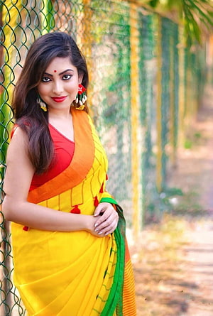 Woman in Yellow Saree with Red Blouse and Traditional Jewelry, Hot & Cute Desi Indian Girls ✔️✔️Girl for Android, indian girl beautiful HD phone wallpaper