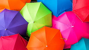 Vibrant Rainbow Umbrellas Arranged in a Dense Overlapping Pattern HD wallpaper