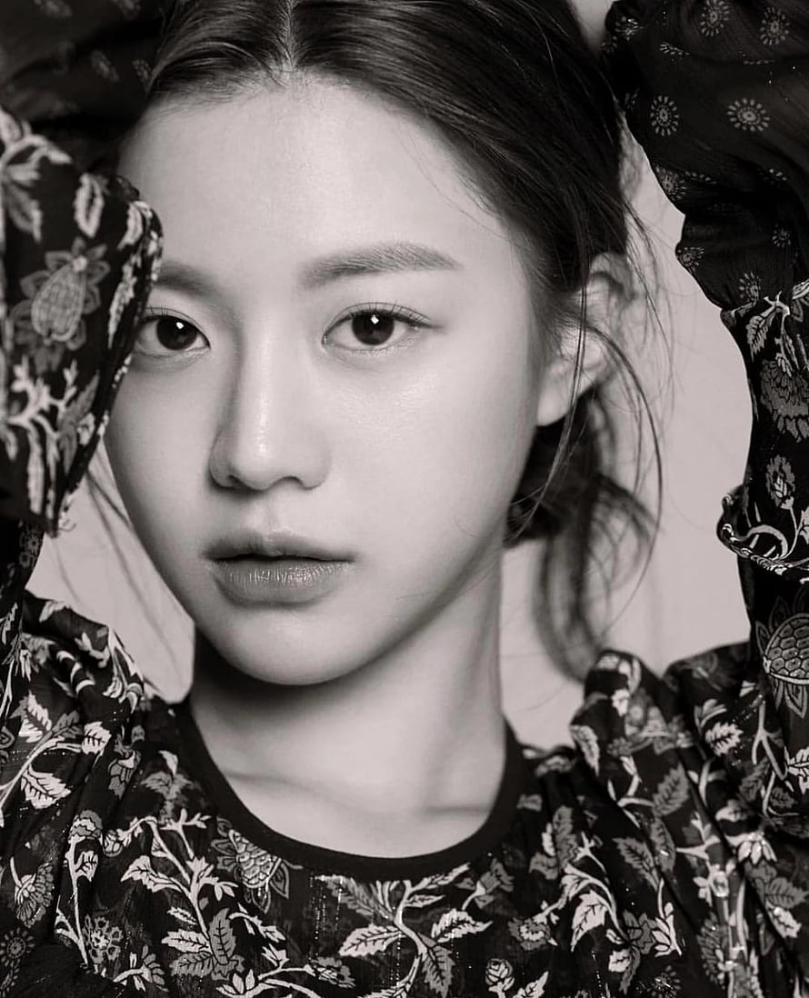 High Contrast Black And White Portrait Of A Young Woman In Floral Print, go yoon jung, #Go Yoon HD phone wallpaper