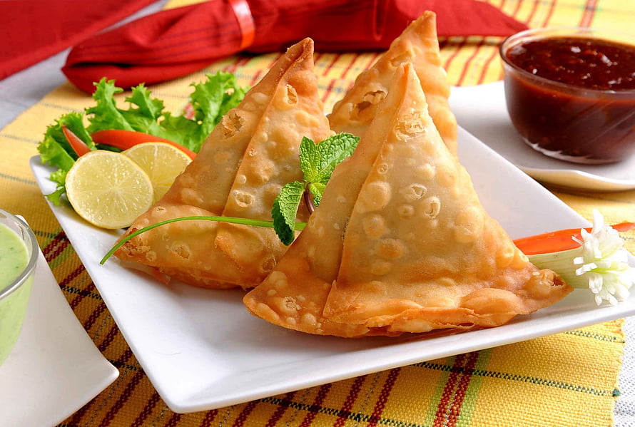 Crispy Golden Samosas Served with Mint Chutney and Tamarind Sauce on a White Plate HD wallpaper