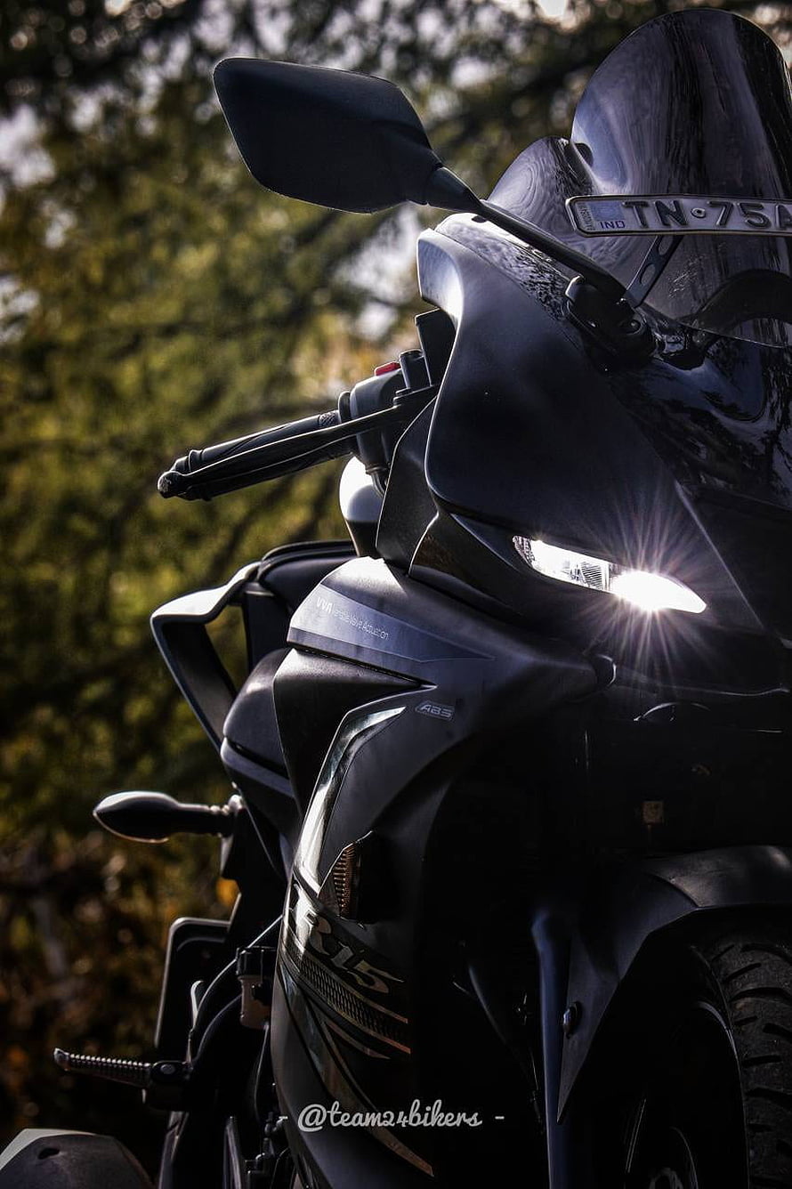 Yamaha R15 V3 Motorcycle Front Headlight and Fairing Close-Up HD phone wallpaper