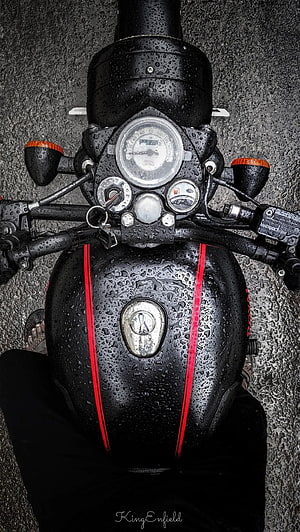 Royal Enfield Classic 350 Black Tank and Gauges After Rain HD phone wallpaper