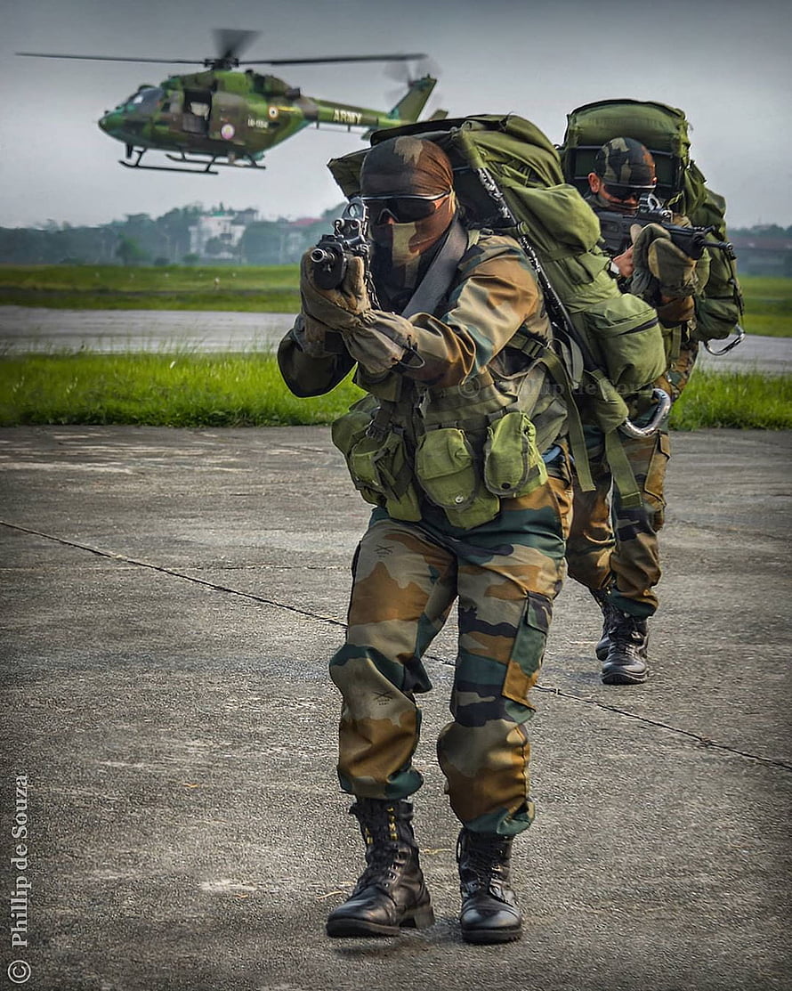 Indian Army soldiers in camouflage gear with rifles and backpacks on runway with helicopter HD phone wallpaper