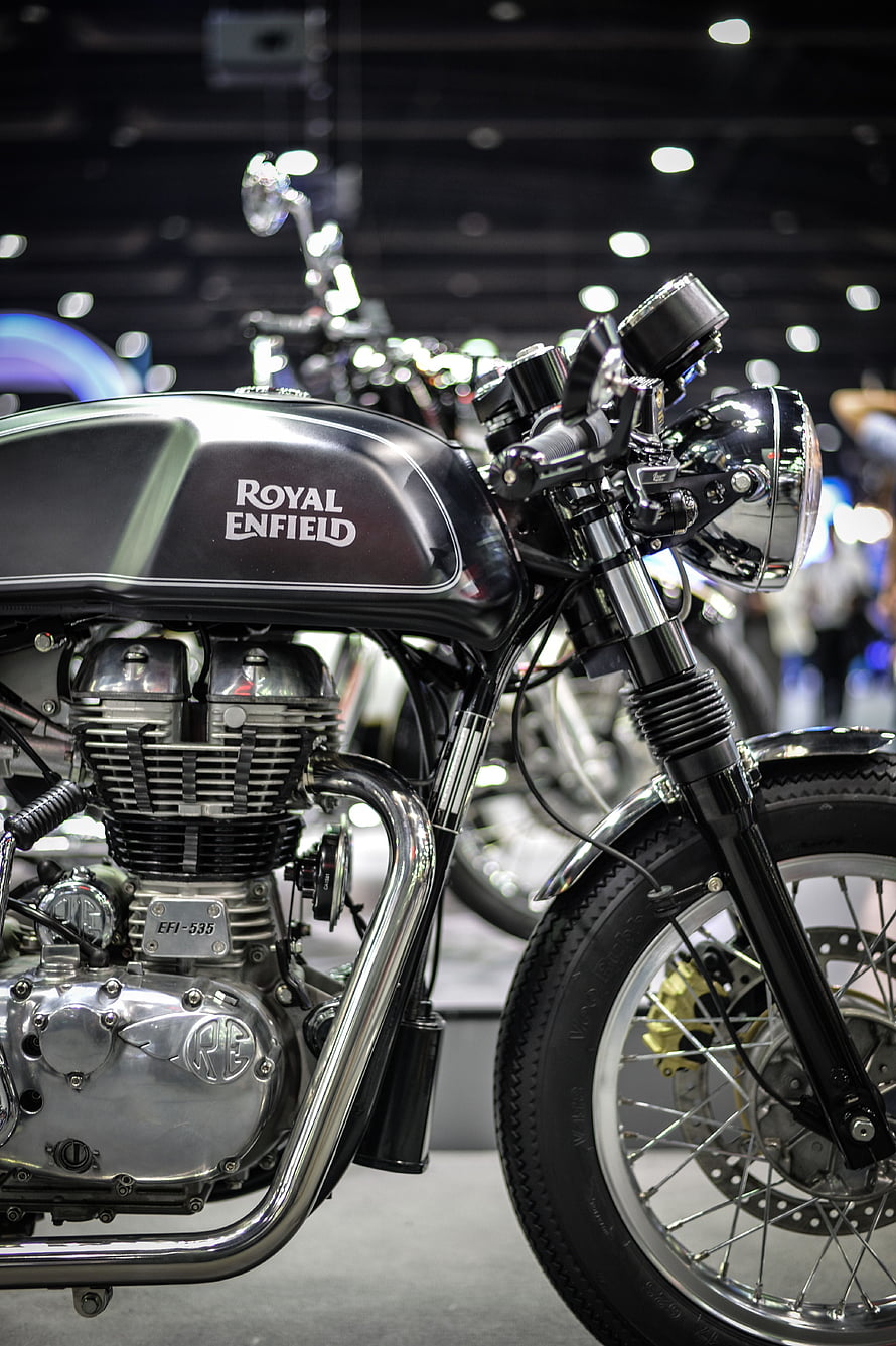Royal Enfield Continental GT 650 Black Cruiser Motorcycle at Auto Show HD phone wallpaper