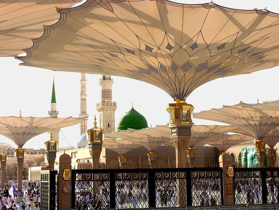 Grand Mosque of Medina with Green Dome and Minarets Under Ornate Canopy HD wallpaper