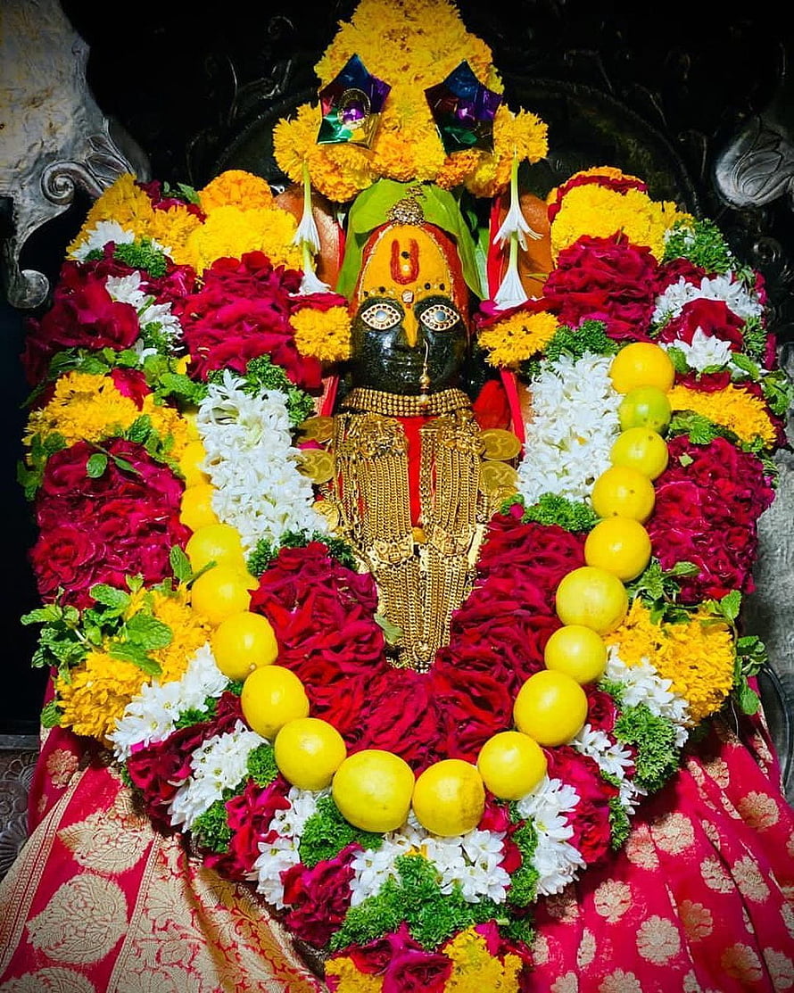 Tulja Bhavani Murti Adorned With Vibrant Marigold, Rose, and Lemon Offerings HD phone wallpaper