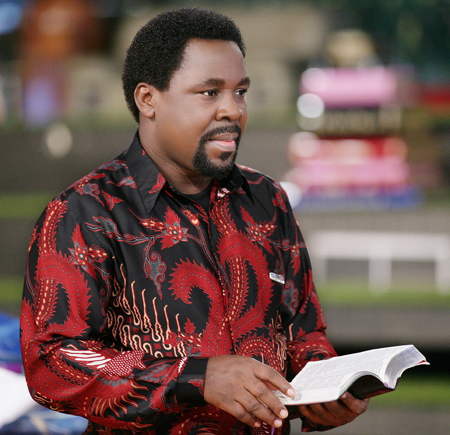 TB Joshua in Red and Black Patterned Shirt Holding an Open Book HD wallpaper