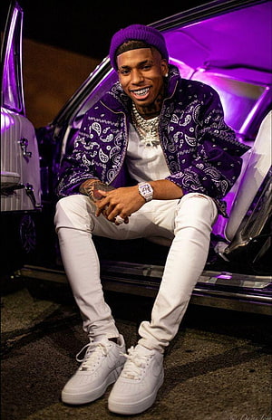 Young Thug wearing purple paisley jacket and white jeans sitting in a car HD phone wallpaper