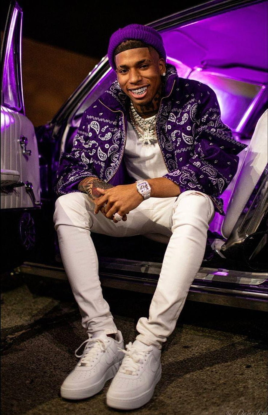 Young Thug wearing purple paisley jacket and white jeans sitting in a car HD phone wallpaper