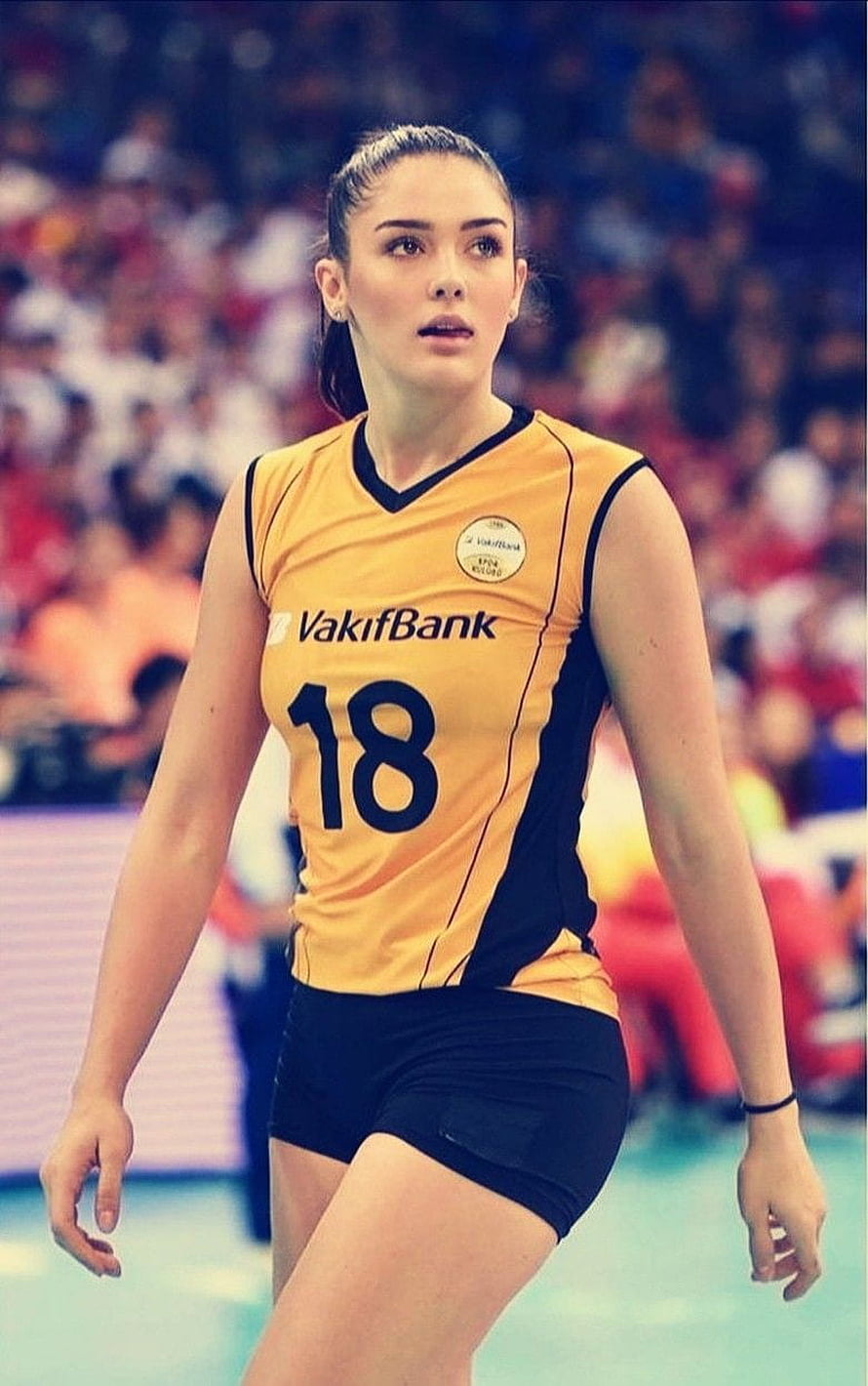 Zehra Gunes in VakifBank Volleyball Jersey Number 18 on Court HD phone wallpaper