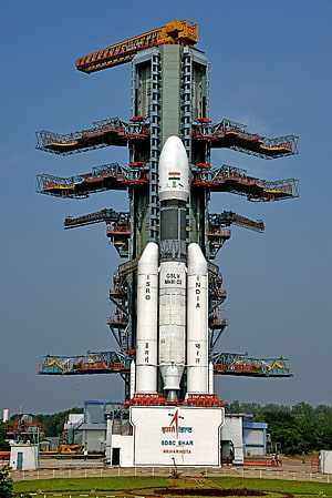 ISRO GSLV MkIII-D2 Rocket on Launch Pad at SDSC SHAR Sriharikota HD phone wallpaper