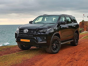 Black Toyota Fortuner Off-Road SUV Parked on Red Dirt Cliff by Ocean HD wallpaper
