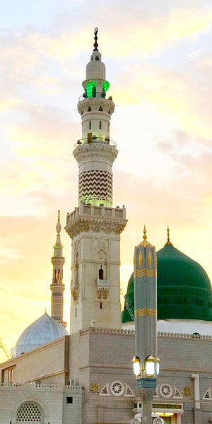 Prophet's Mosque in Medina with Green Dome and Minaret at Sunset HD phone wallpaper