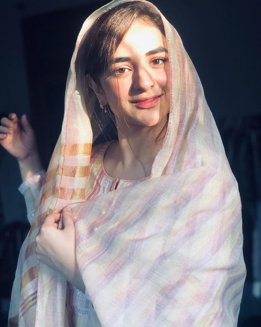 Yumna Zaidi Portrait in Soft Pastel Traditional Attire HD phone wallpaper
