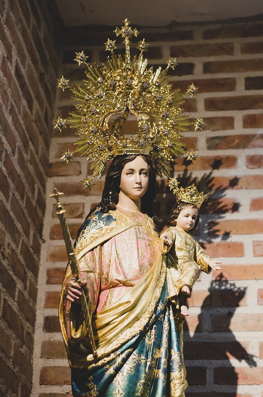 Ornate Virgin Mary Statue with Child in Golden Crown and Ceremonial Robes HD phone wallpaper