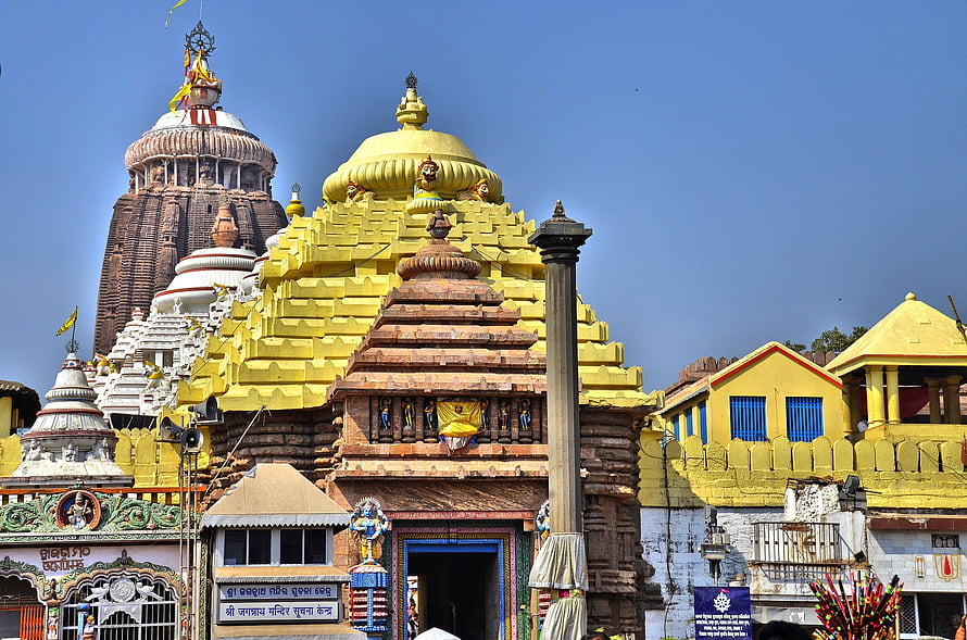 Puri Jagannath Temple Golden Dome and Red Stone Shikhara Under Clear Blue Sky HD wallpaper