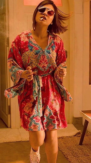 Nazriya as Esther Lopez in Trance wearing a red floral kaftan and aviator sunglasses HD phone wallpaper