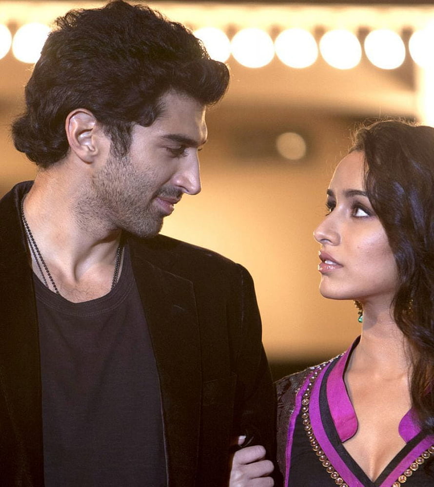 Aashiqui 2 Romantic Couple Portrait With Warm Stage Lighting HD phone wallpaper