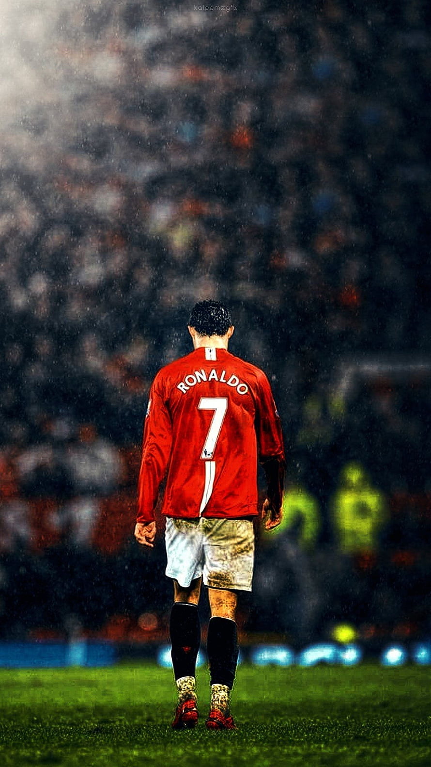 Cristiano Ronaldo Manchester United Number 7 Jersey Walking On Rainy Pitch, Cristiano Ronaldo Manchester United, young ronaldo HD phone wallpaper