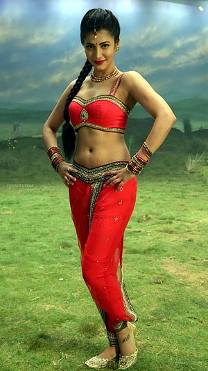 Shruti Haasan in Traditional Red Ethnic Wear with Gold Jewelry and Braid HD phone wallpaper