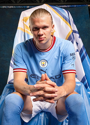 Erling Haaland Manchester City 2024 25 Season Portrait in Sky Blue Kit, Premier League accidentally LEAK Man City's 2022, haaland man city HD phone wallpaper