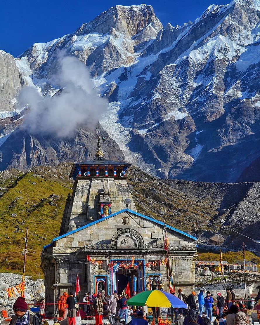 Keumari Temple in Kedarnath with Snow-Capped Himalayan Peaks and Pilgrims HD phone wallpaper