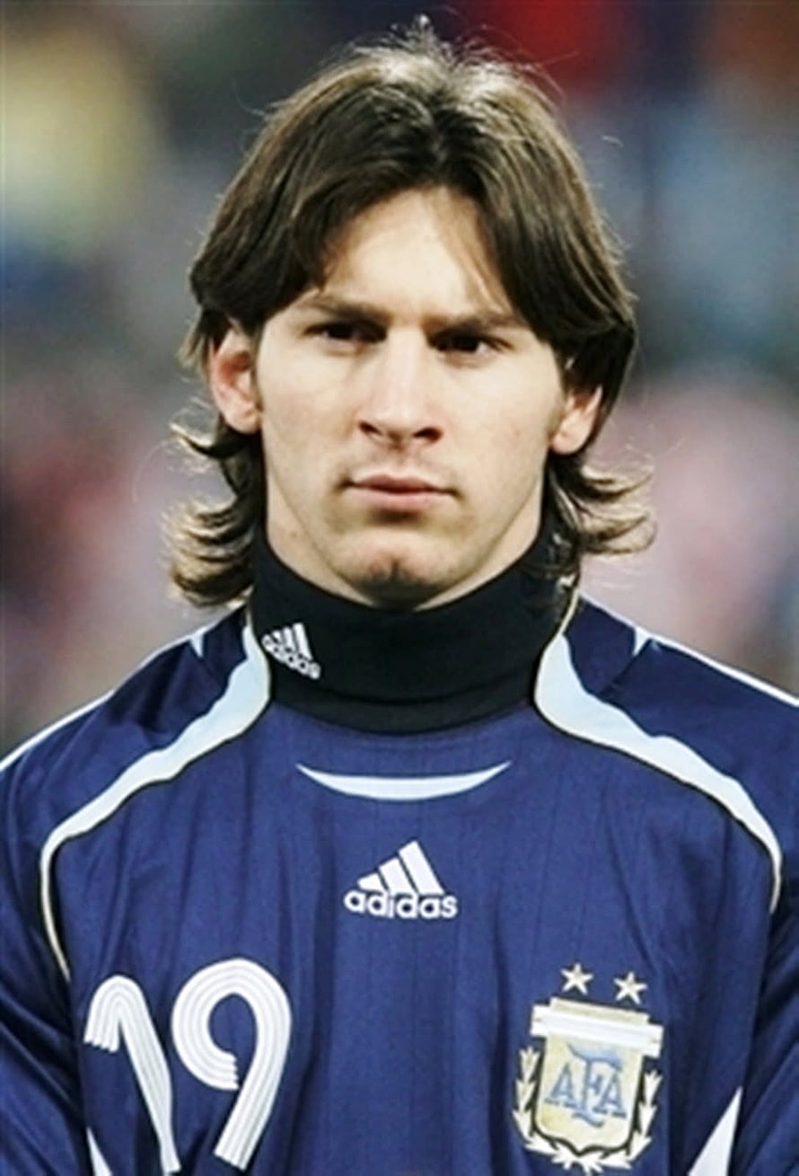 Young Lionel Messi in Argentina National Team Training Kit HD phone wallpaper