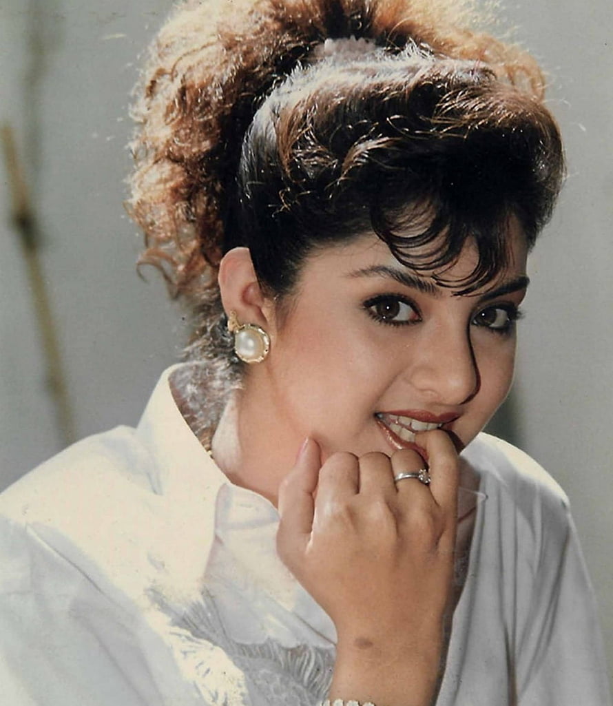 Divya Bharti Vintage Portrait with Curly Hair and Pearl Earrings HD phone wallpaper