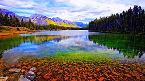Yellowstone National Park Alpine Lake with Crystal Clear Water and Mountain Reflections HD wallpaper