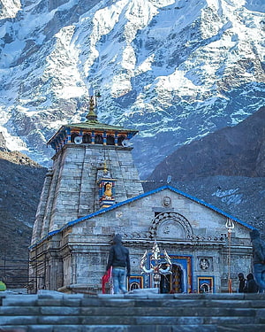 Keदारनाथ Temple in Uttarakhand, India: A Majestic Hindu Shrine Nestled Amidst Snow-Capped Himalayan Peaks HD phone wallpaper