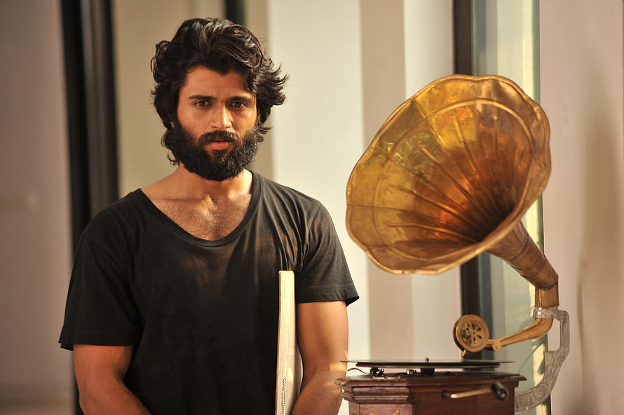 Arjun Reddy Film Still Featuring Bearded Man and Vintage Gramophone, Arjun Reddy HD wallpaper