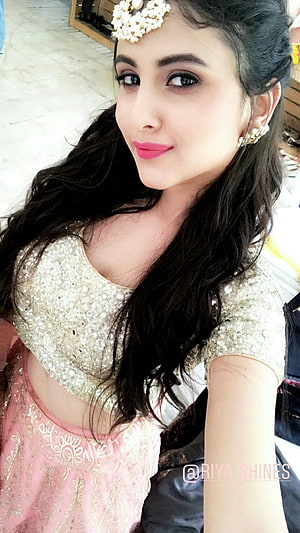 Riya Shines in a stunning gold sequined blouse and pink lehenga with traditional jewelry HD phone wallpaper