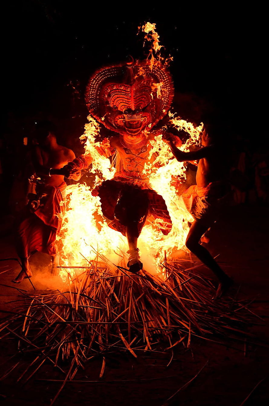 Dramatic Thiyam Fire Ritual Performance in Kerala India HD phone wallpaper