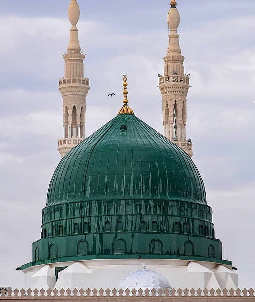 The Green Dome of the Prophet's Mosque in Medina with Minarets HD phone wallpaper