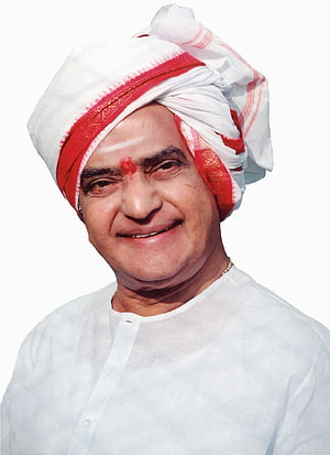 Portrait of Indian Politician Rajnath Singh Wearing Traditional White Turban and Kurta HD phone wallpaper