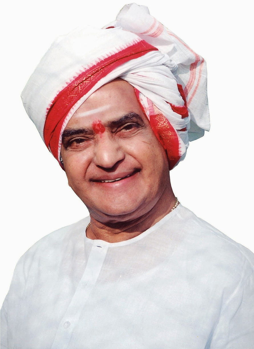 Portrait of Indian Politician Rajnath Singh Wearing Traditional White Turban and Kurta HD phone wallpaper