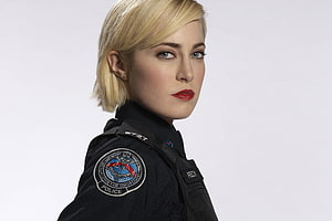 Officer Robin Hobb's character in a police uniform with a serious expression and red lipstick HD wallpaper