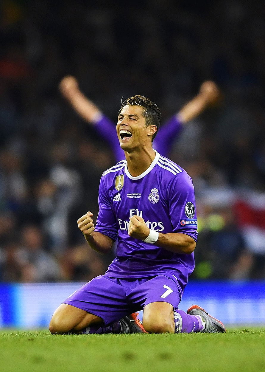 Cristiano Ronaldo Celebrating in Real Madrid Purple Kit HD phone wallpaper
