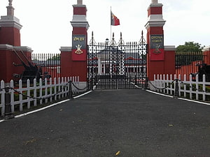 Drona Dwar Gate at Chetwoode Hall, Indian Military Academy, Dehradun HD wallpaper