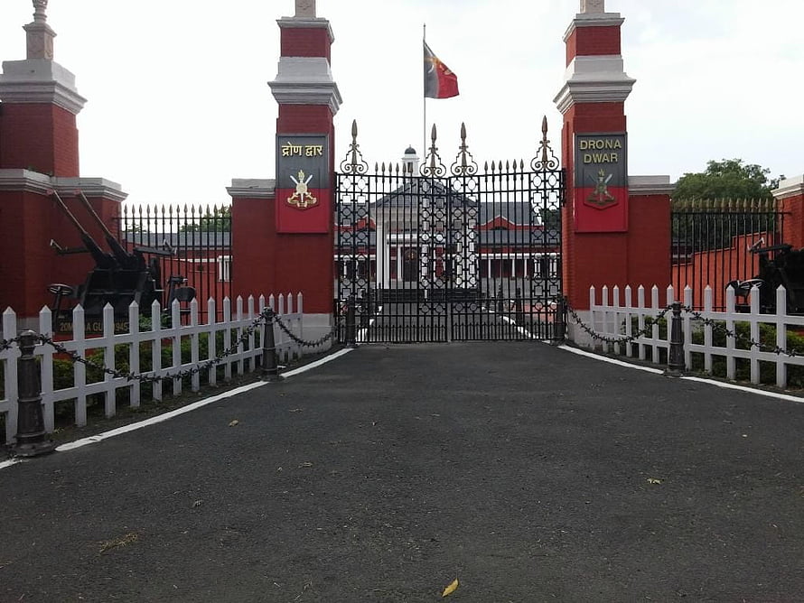 Drona Dwar Gate at Chetwoode Hall, Indian Military Academy, Dehradun HD wallpaper