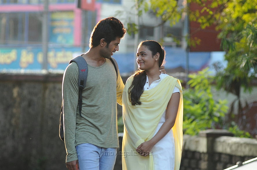 Arjun Reddy Telugu Movie Still Featuring Lead Actors in a Romantic Outdoor Scene HD wallpaper