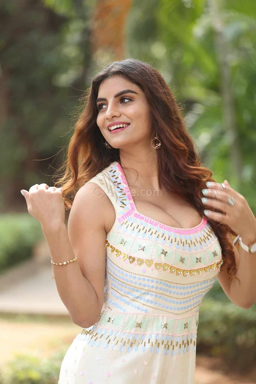 Anveshi Jain in Pastel Embroidered Dress at Commitment Teaser Launch HD phone wallpaper