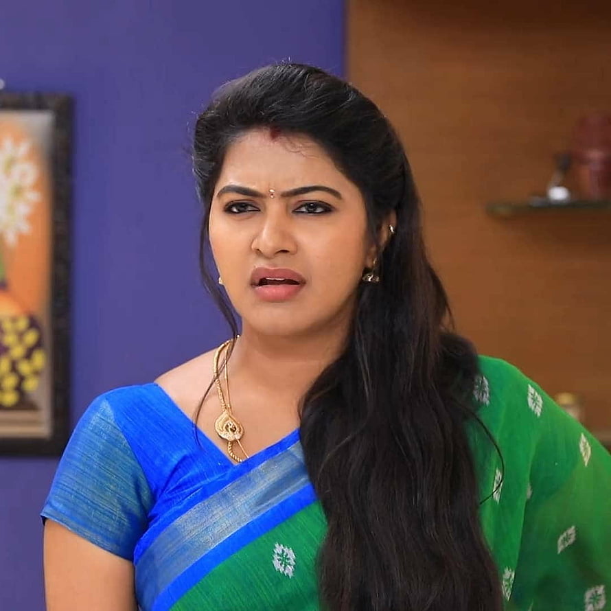 Rachitha Mahalakshmi in a vibrant green and blue saree with gold jewelry HD phone wallpaper