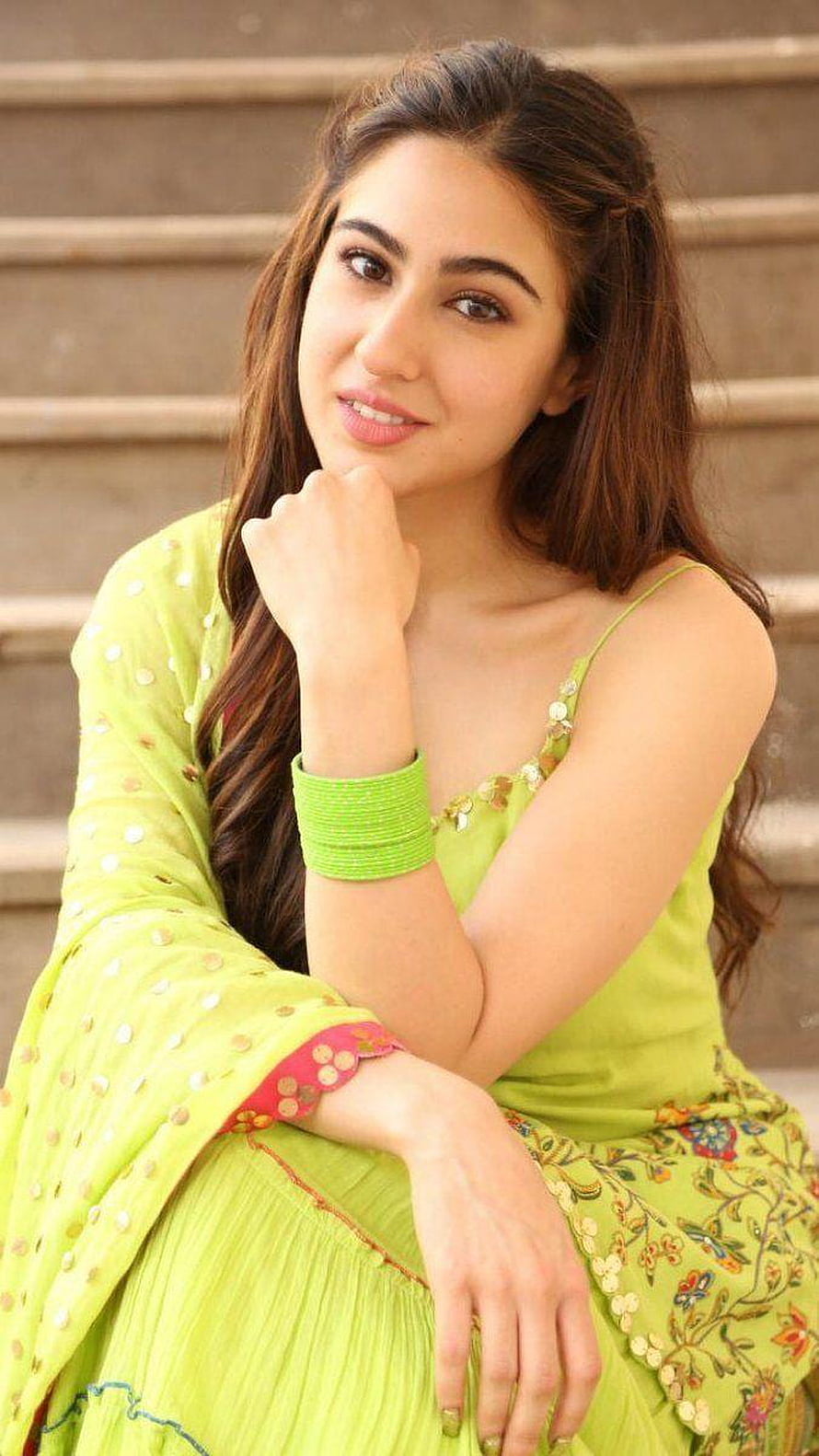 Sara Ali Khan in Vibrant Green Traditional Attire with Floral Embroidery HD phone wallpaper