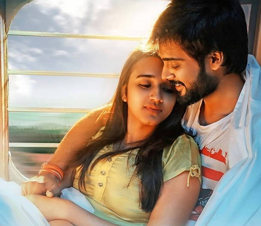 Ippudu Kaaka Inkeppudu Movie Still: Romantic Couple Embracing in Train HD wallpaper