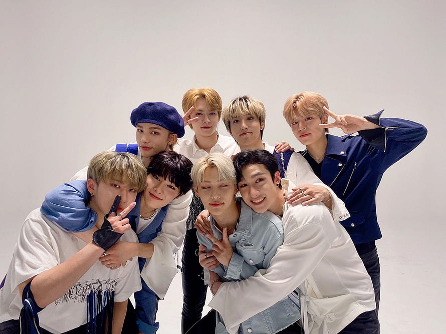 NCT Dream Group Photo in Blue and White Outfits HD wallpaper