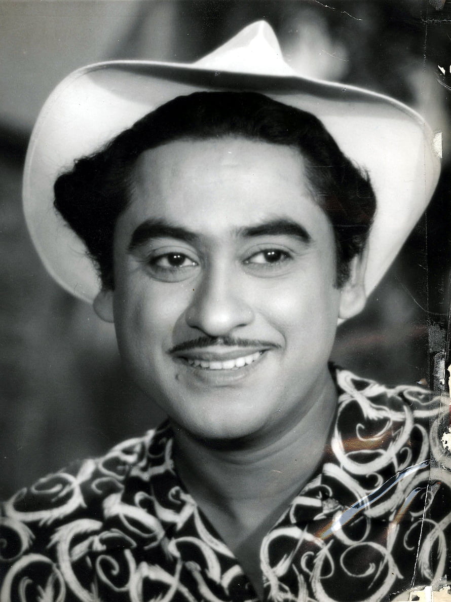 Kishore Kumar Vintage Black and White Portrait in White Hat and Patterned Shirt HD phone wallpaper