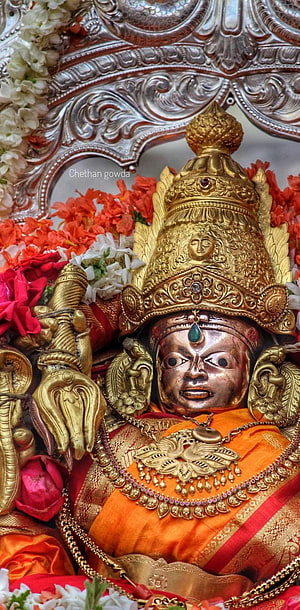 Chamundeshwari Deity Ornamented with Gold Crown and Marigold Flowers HD phone wallpaper