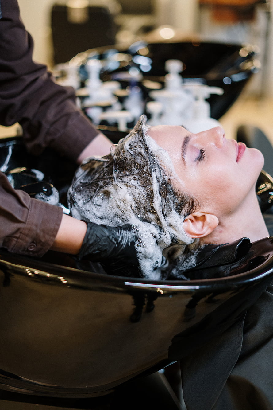 Woman Receiving a Relaxing Hair Wash at a Professional Beauty Salon, Best Beauty Salon ·, beautician HD phone wallpaper