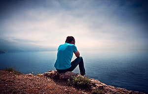 Man Sitting Alone on Rocky Cliff Overlooking Misty Sea, Alone Sad Boy Full, love failure boys HD wallpaper